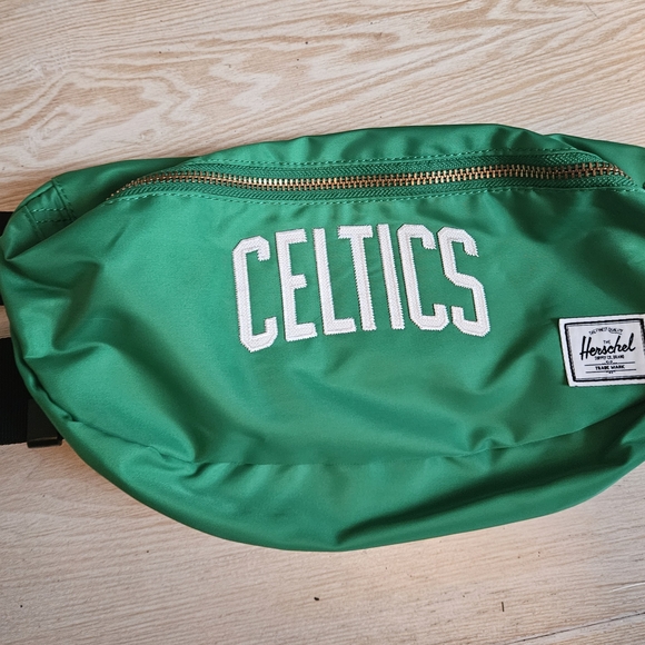 Herschel Supply Company Boston Celtics Belt Bag NWOT - Picture 1 of 4